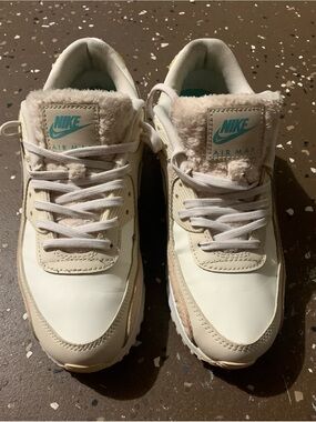 Nike Women’s Air Max Beige White with Teal Logo Athletic Shoes